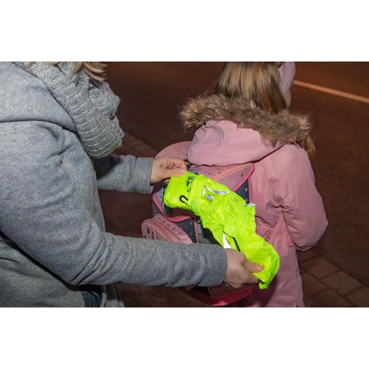 Idena Regenschutz-Hülle für Rucksäcke und Schulranzen, Neongelb mit Reflektor-Streifen